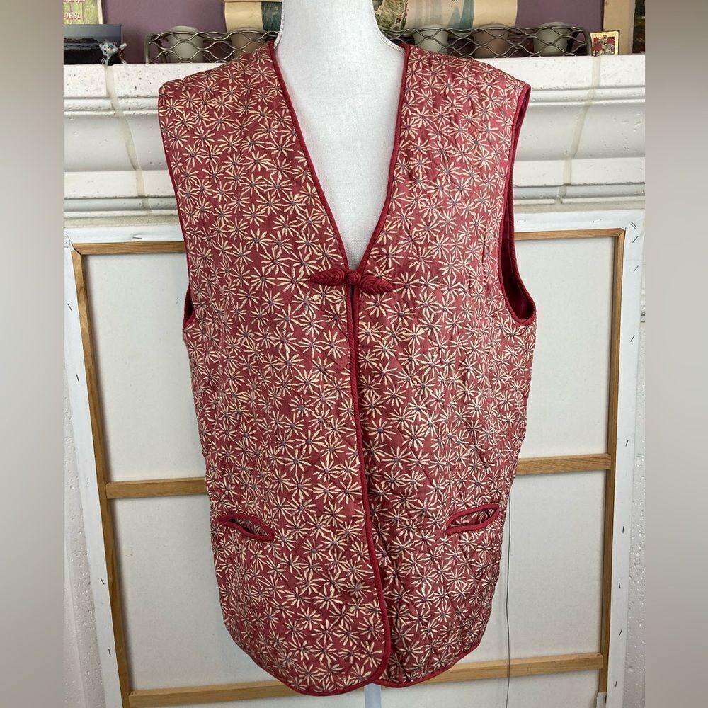 Deluxe Silk quilted vest w/ frog closure🎉 Asian touches, boho vibe